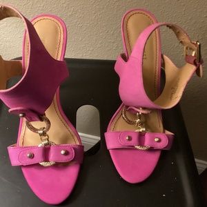 Nine West size 7 Fuschia color leather heels